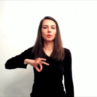 Znak „córka" w polskim języku migowym (PJM)
